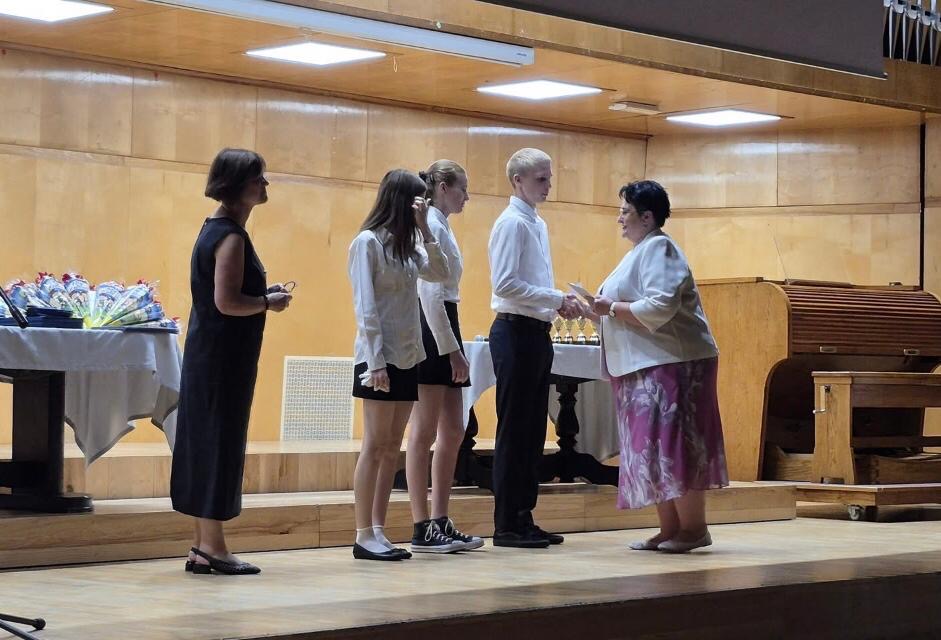 d2c382f0 f7e0 4e9a b442 a279bbdf34eb